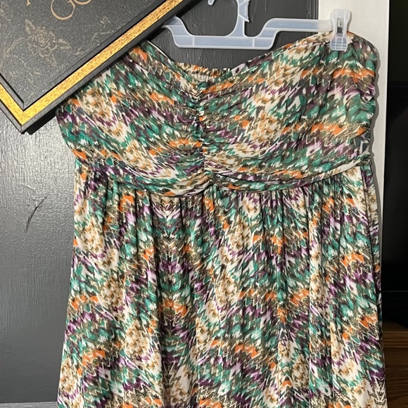 Multi color short dress. (Inventory tub #4). - Picture 4 of 10